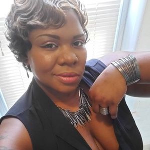 Meet your Posher, Maxine